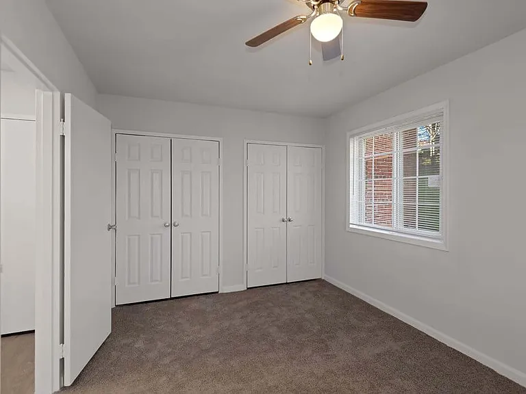 South Pointe Apartments — Photo 17