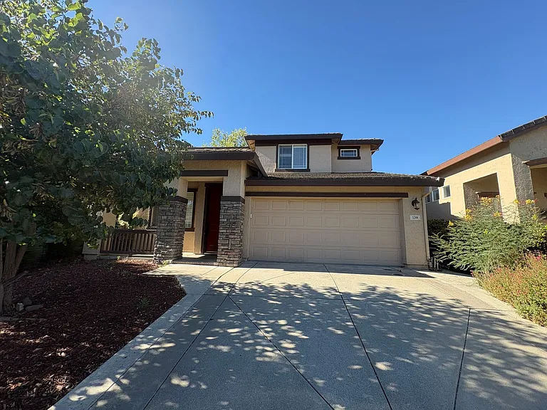 139 Ainger Cir — Photo 1