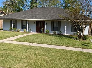 1036 Chippenham Dr, Baton Rouge, LA 70808