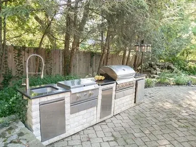 8 Snug Harbor Dr — Photo 4
