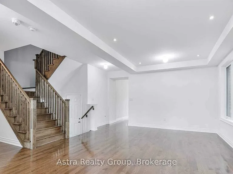 596 Mactier Dr — Photo 21