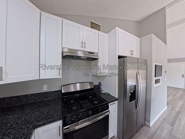 5025 Pearblossom Dr — Photo 7