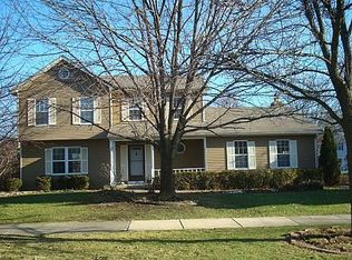 1542 Abbotsford Dr, Naperville, IL 60563