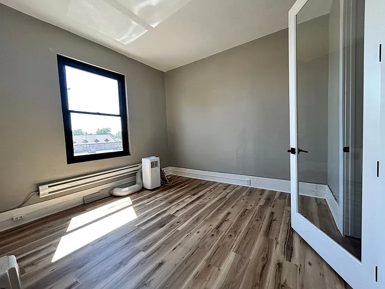 429 3rd St — Photo 23