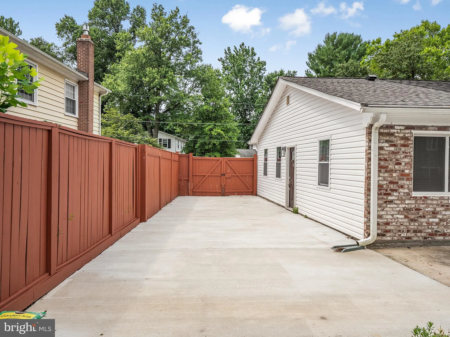 4 bed, 2.5 bath, 2903 sqft, $3,450 — Photo 4