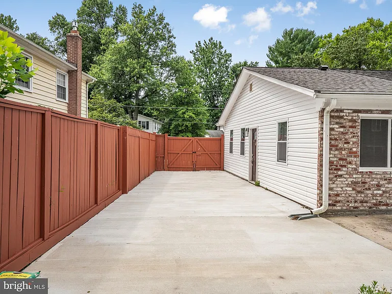 14204 Woodcrest Dr — Photo 4