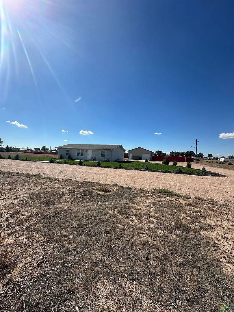 House and shop on 5 acres! — Photo 1