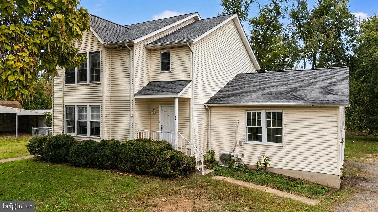 3 bed, 4.0 bath, 2716 sqft, $4,000 — Photo 1