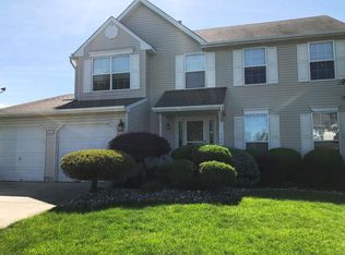 63 Larkspur Cir, Sicklerville, NJ 08081