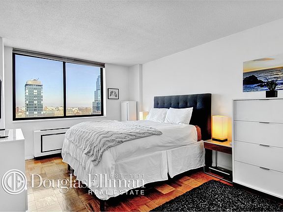 3rd image of 275 W 96th St APT 33C