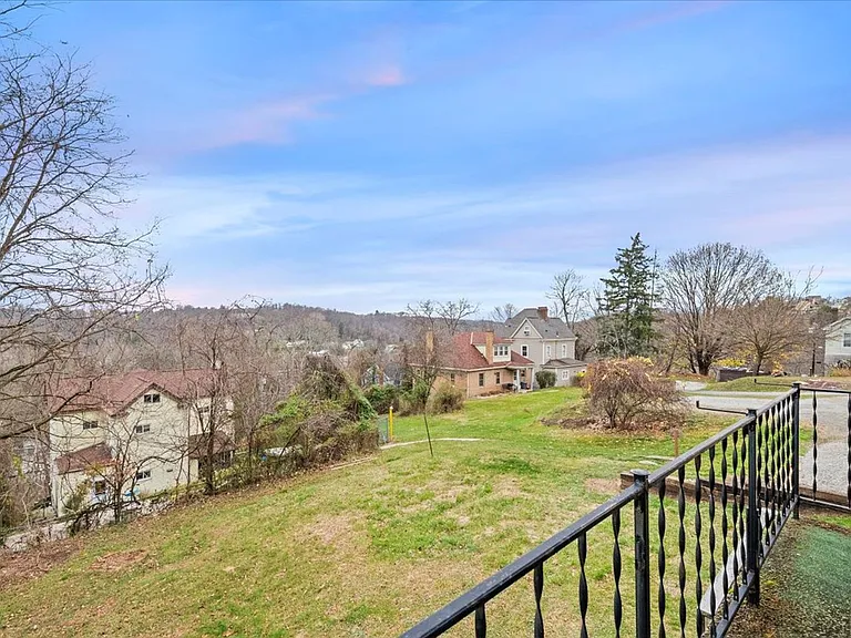 1303 Cloverdale St — Photo 38