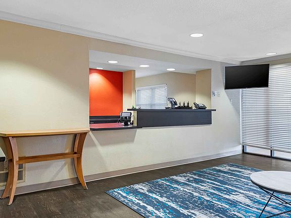 Lobby and Guest Check-in