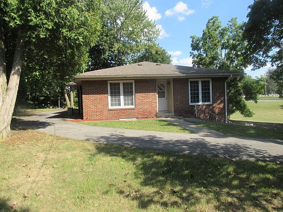 4th image of 701 Village View Acre