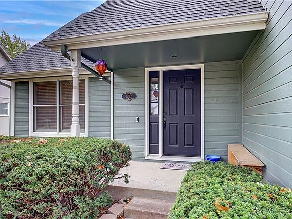 3rd image of 15812 Horton Ct