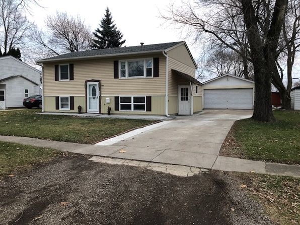 1008 Lakeview Dr Rochelle Il 61068 Zillow