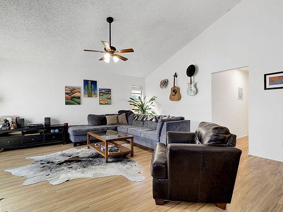 4th image of 2605 Lazy Oaks Dr