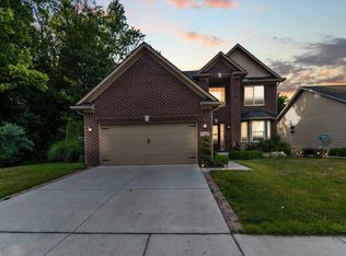 37458 N Dianne Ln, New Boston, MI 48164