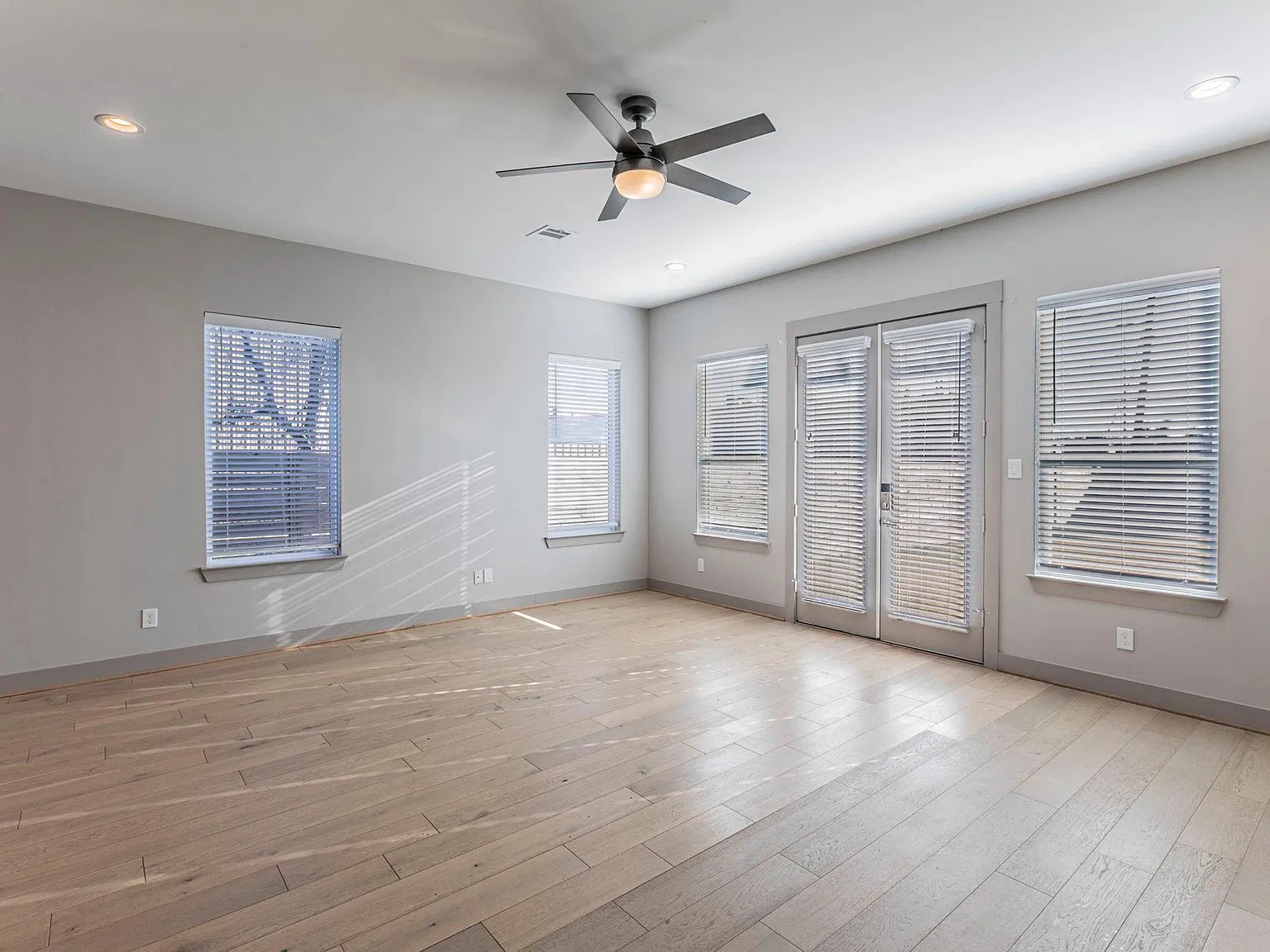 3 bed, 2.5 bath, 1729 sqft, $2,250 — Photo 4