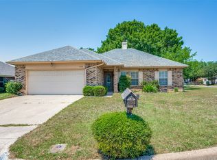 6709 Wayfarer Trl, Fort Worth, TX 76137