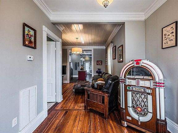 3rd image of 639 Park St