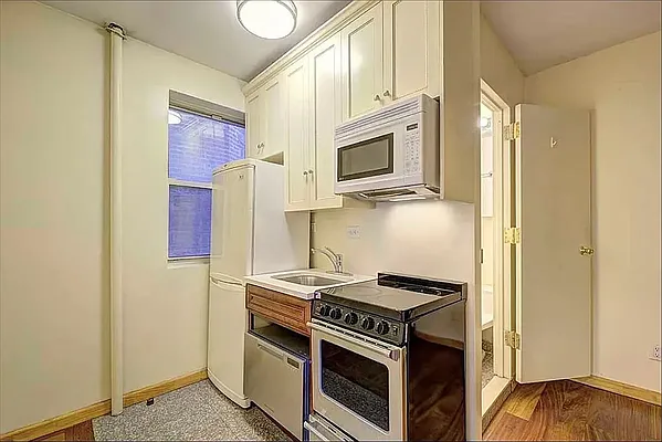 Rented by Bond New York | media 15