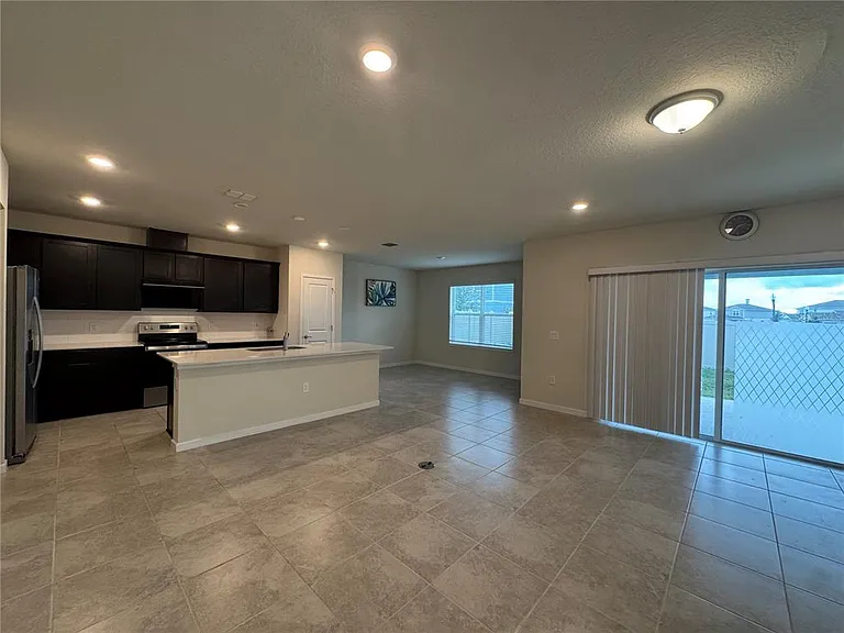 2102 Charming Ave — Photo 5