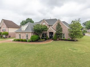 1694 Elk River Dr, Collierville, TN 38017