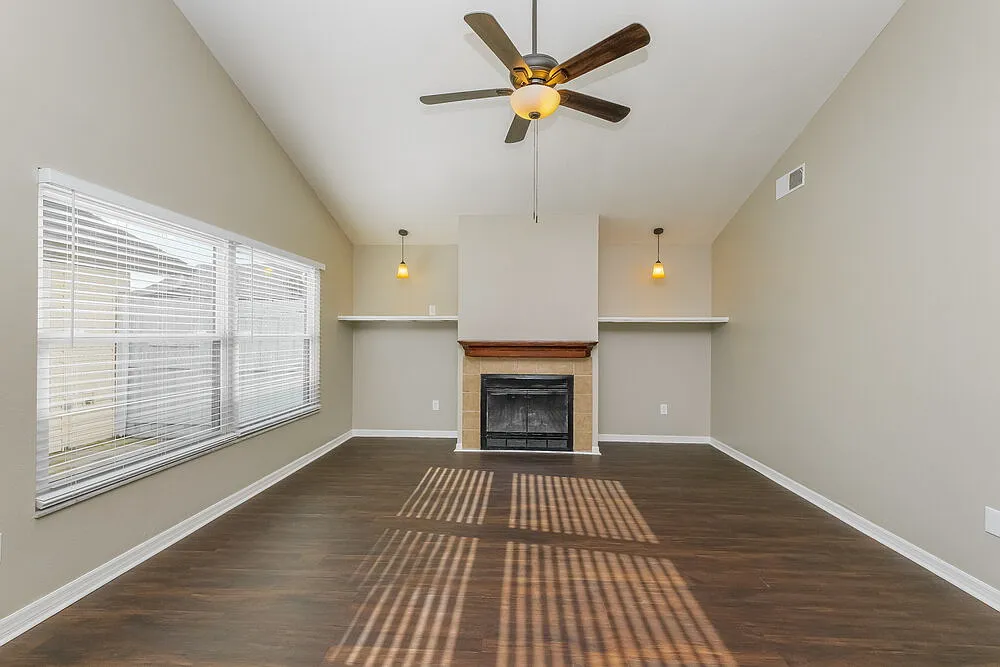 3 bed, 2.0 bath, 1794 sqft, $2,795 — Photo 4