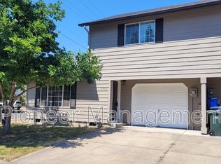 4950 Forsythia Dr, Springfield, OR 97478