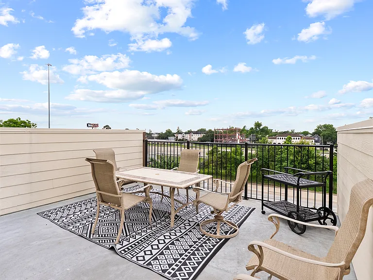 821 N Loop Fwy #821B — Photo 24