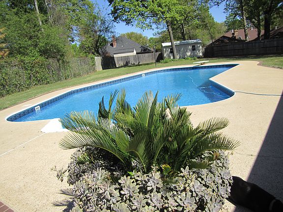 3rd image of 6 Stoneridge Cir
