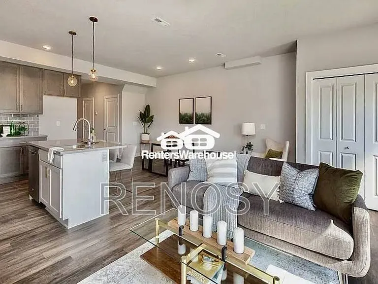 3635 NE Kara Ln — Photo 3