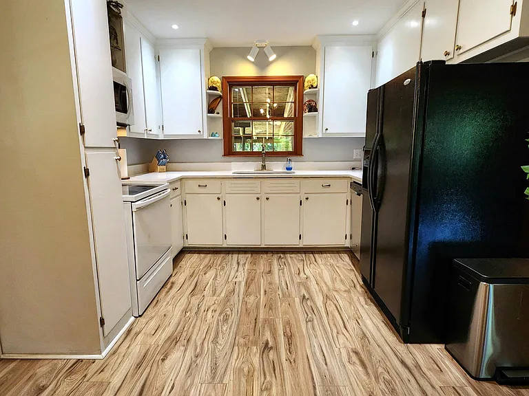 225 Shenandoah Cir — Photo 3