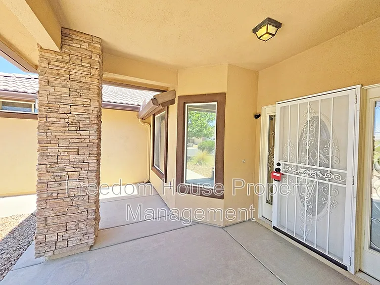 111 Mondale Ct — Photo 7