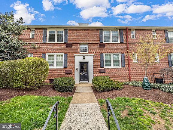 2nd image of 202 N George Mason Dr APT 2