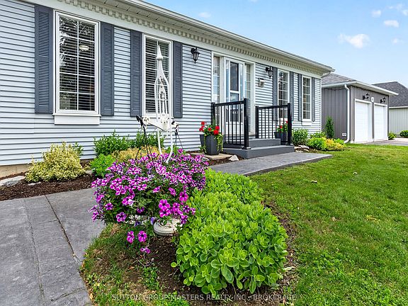 2nd image of 38 Abbey Dawn Dr