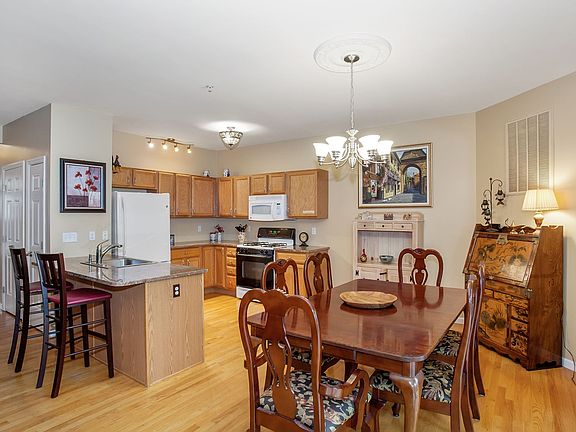 5th image of 41 Rose Ln
