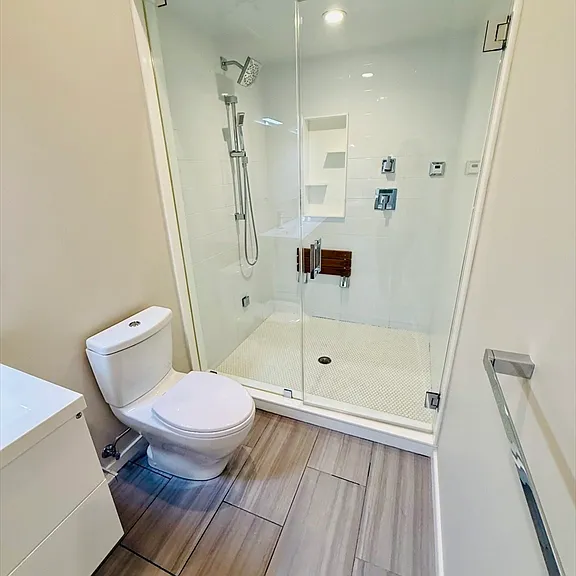 509 E 1st St #7 — Photo 3
