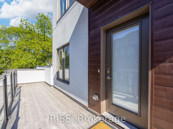 169 Jones Ave #12, Toronto, ON M4M 3A2