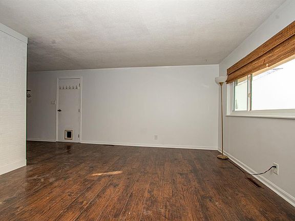 4th image of 912 Meadow Ln