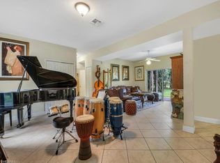 560 14th Ave NW, Naples, FL 34120
