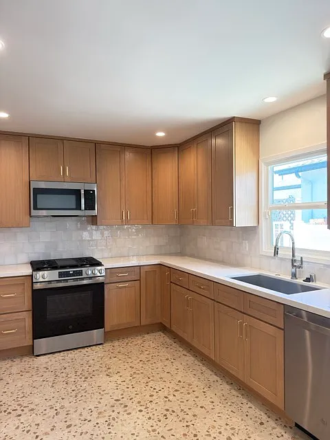 3 bed, 2030 sqft, $5,200 — Photo 2