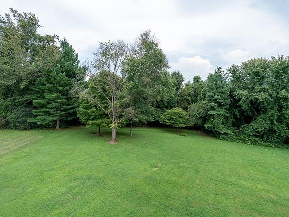 5th image of 494 Beechwood Cir