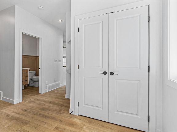 3rd image of 165 Elliott Wynd