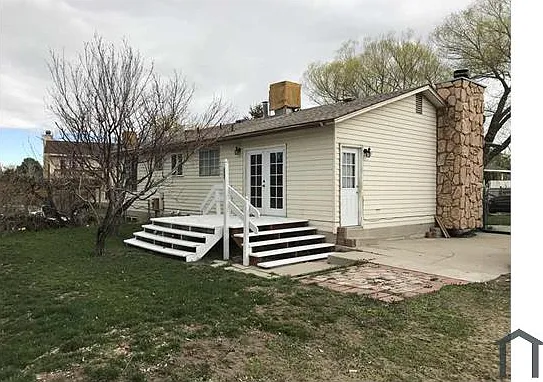 6 bed, 2340 sqft, $3,228 — Photo 2