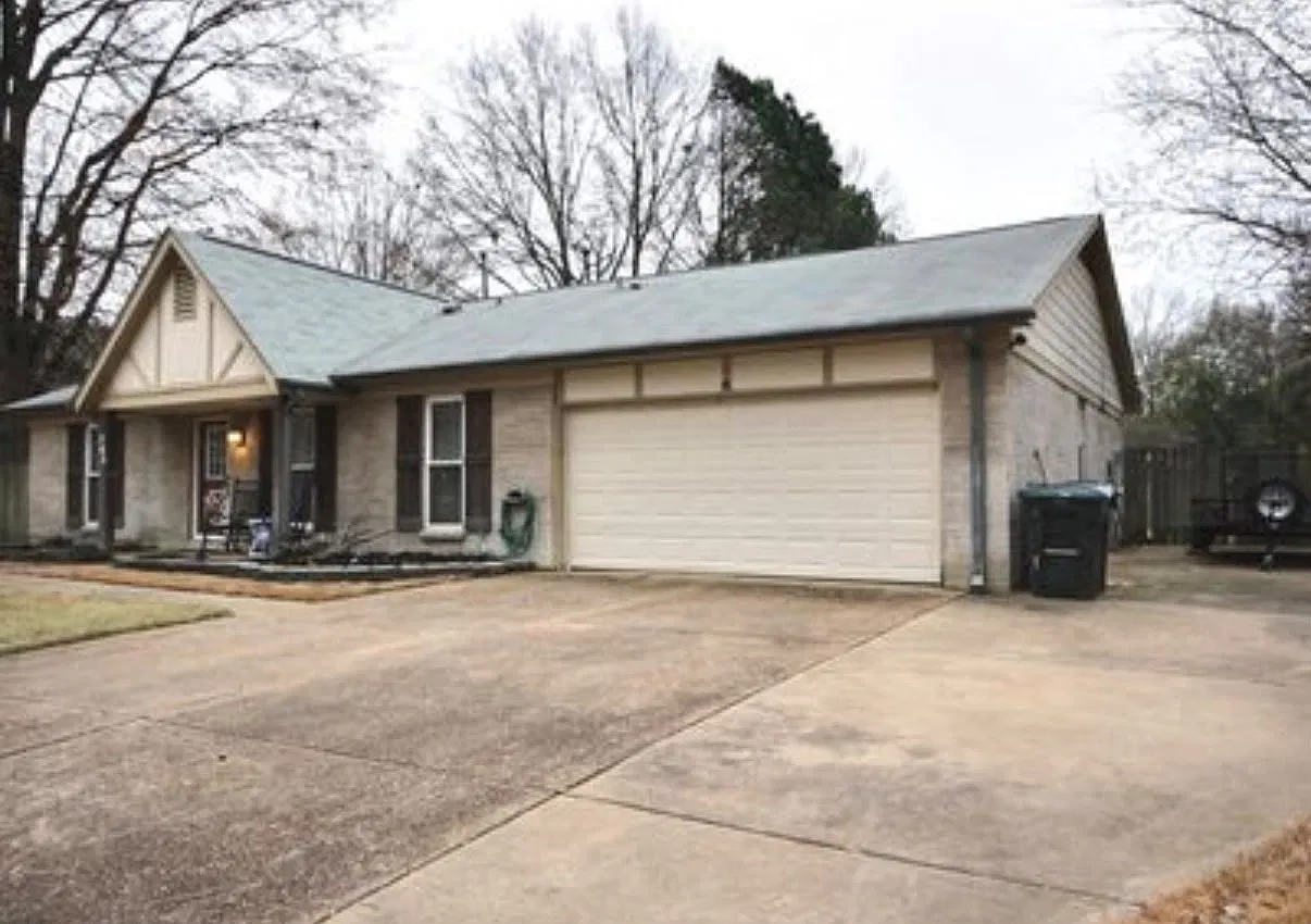 3 bed, 1287 sqft, $2,050 — Photo 2