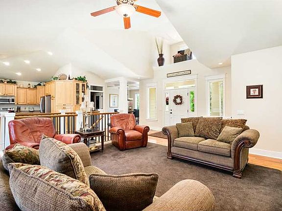 4th image of 3957 Bushwood Dr
