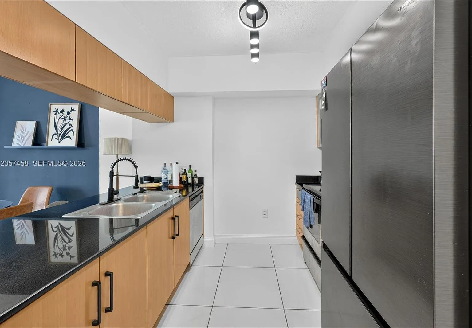 Opera Tower Condo — Photo 4