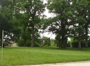 736 Woodland Hills Rd, Batavia, IL 60510