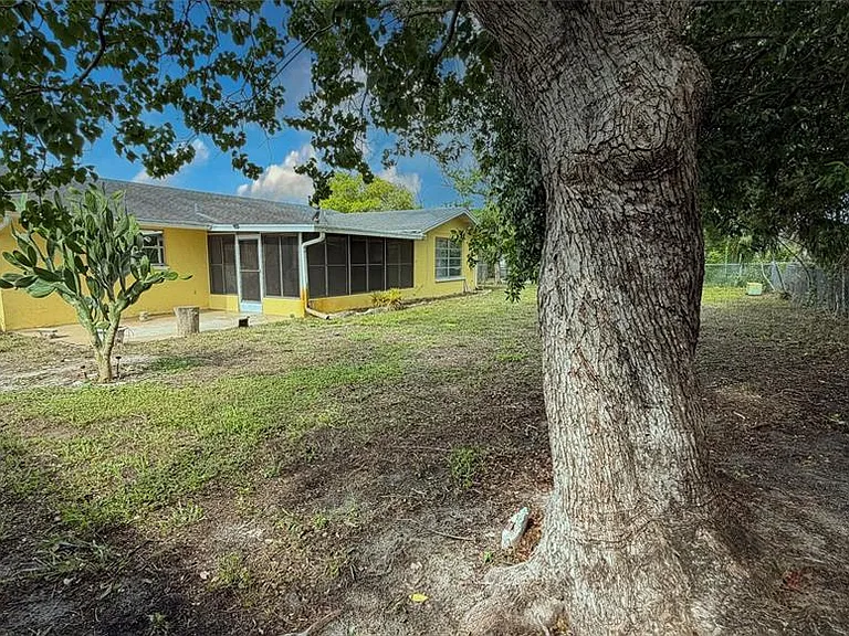 7621 Rosewood Dr — Photo 49